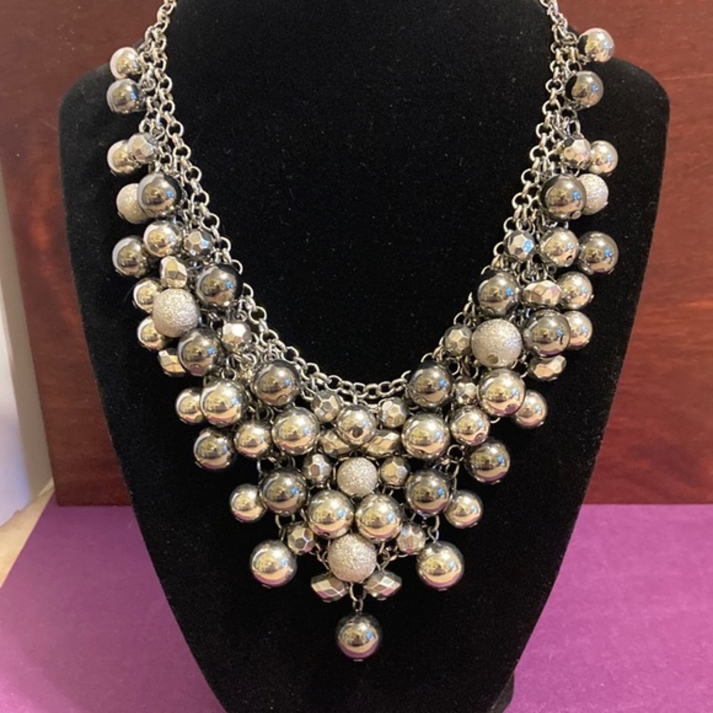 NY&Co silver chain link cluster beaded collar necklace